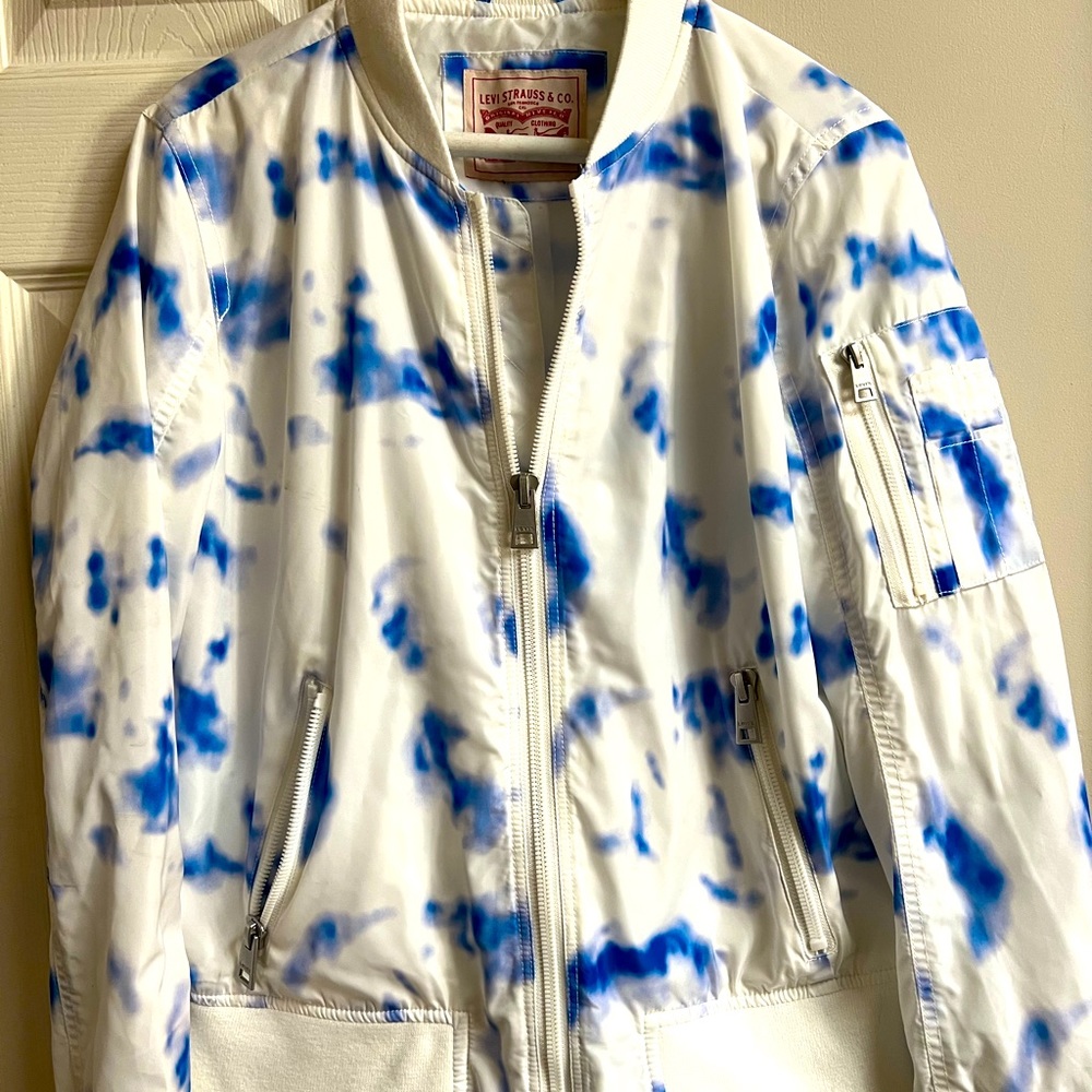 NWOT, Woman’s Levi Strauss rain jacket/light zip up jacket. Size medium